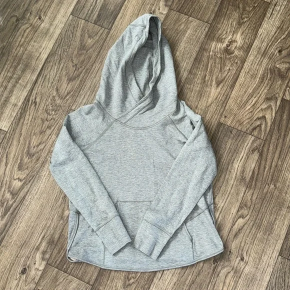 Lululemon Women’s Gray Sweatshirt - Picture 2 of 5